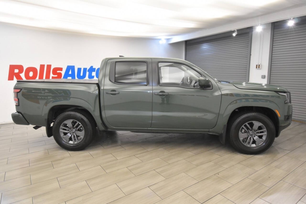 2025 Nissan Frontier SV 4x2 4dr Crew Cab 5 ft. SB, Green, Mileage: 1,551 - photo 5