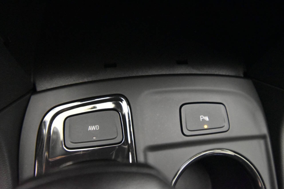 2022 Chevrolet Equinox RS 4x4 4dr SUV, Rojo, Mileage: 33,698 - photo 18