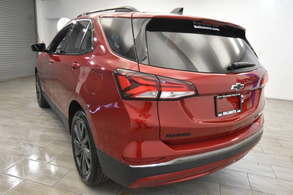 2022 Chevrolet Equinox RS 4x4 4dr SUV, Rojo, Mileage: 33,698 - photo 2