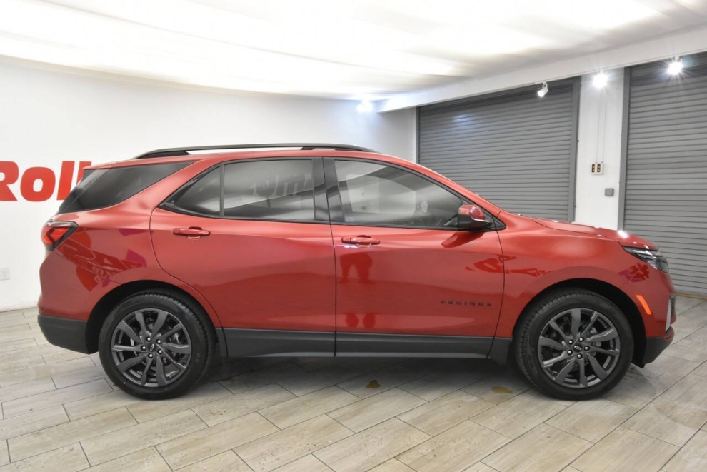 2022 Chevrolet Equinox RS 4x4 4dr SUV, Rojo, Mileage: 33,698 - photo 5