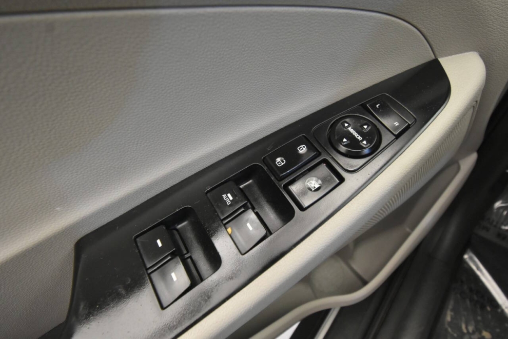 2021 Hyundai Tucson SEL AWD 4dr SUV, Silver, Mileage: 72,654 - photo 27