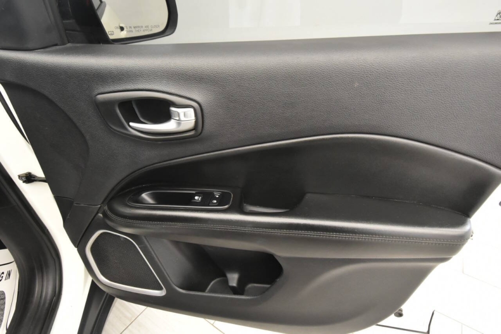 2018 Jeep Compass Altitude 4x4 4dr SUV, White, Mileage: 93,362 - photo 14