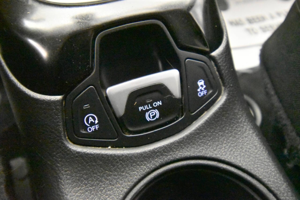 2018 Jeep Compass Altitude 4x4 4dr SUV, White, Mileage: 93,362 - photo 17