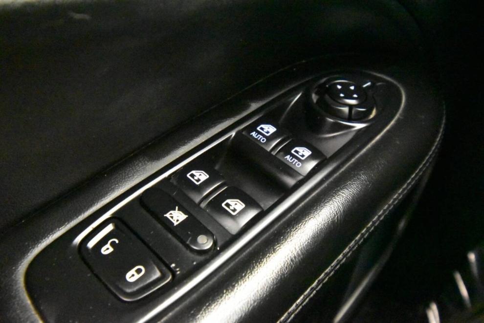 2018 Jeep Compass Altitude 4x4 4dr SUV, White, Mileage: 93,362 - photo 30