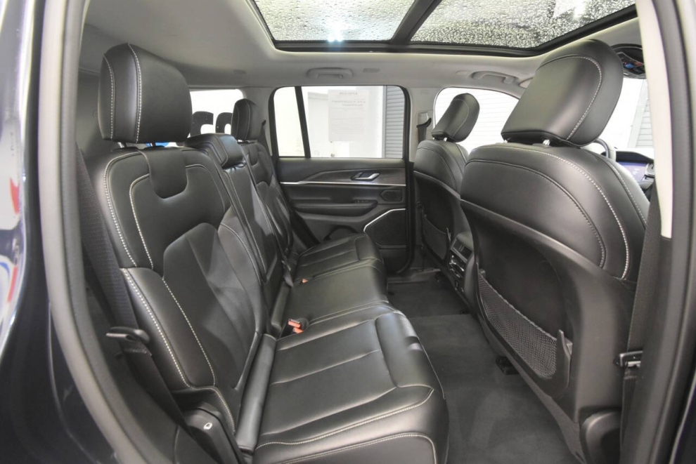 2023 Jeep Grand Cherokee 4xe 4x4 4dr SUV, Blue, Mileage: 57,445 - photo 15