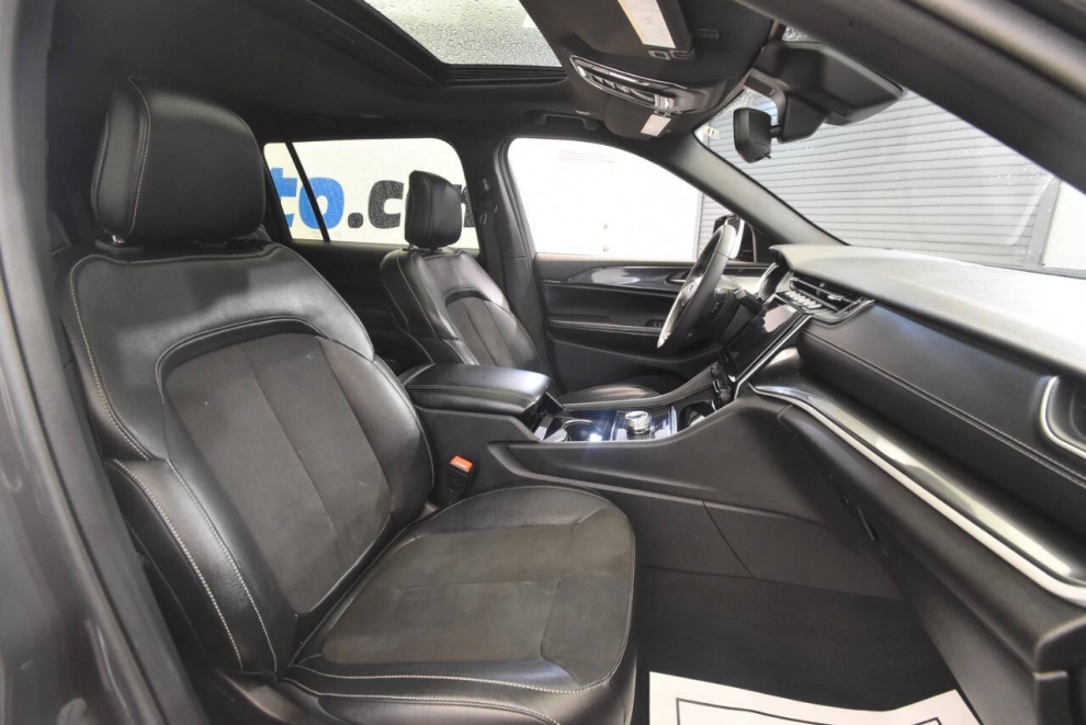 2023 Jeep Grand Cherokee L Altitude 4x4 4dr SUV, Gray, Mileage: 38,758 - photo 15