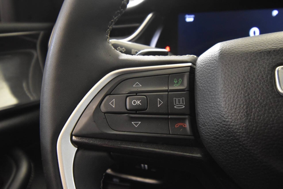 2023 Jeep Grand Cherokee L Altitude 4x4 4dr SUV, Gray, Mileage: 38,758 - photo 28