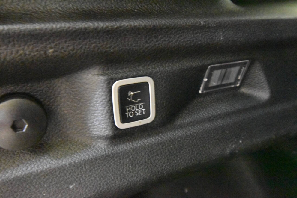 2023 Jeep Grand Cherokee L Altitude 4x4 4dr SUV, Gray, Mileage: 38,758 - photo 35