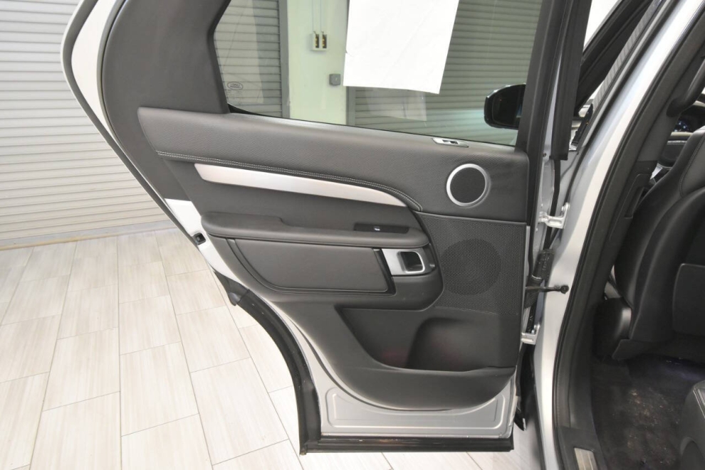 2022 Land Rover Discovery P360 HSE R Dynamic AWD 4dr SUV, Silver, Mileage: 71,428 - photo 16
