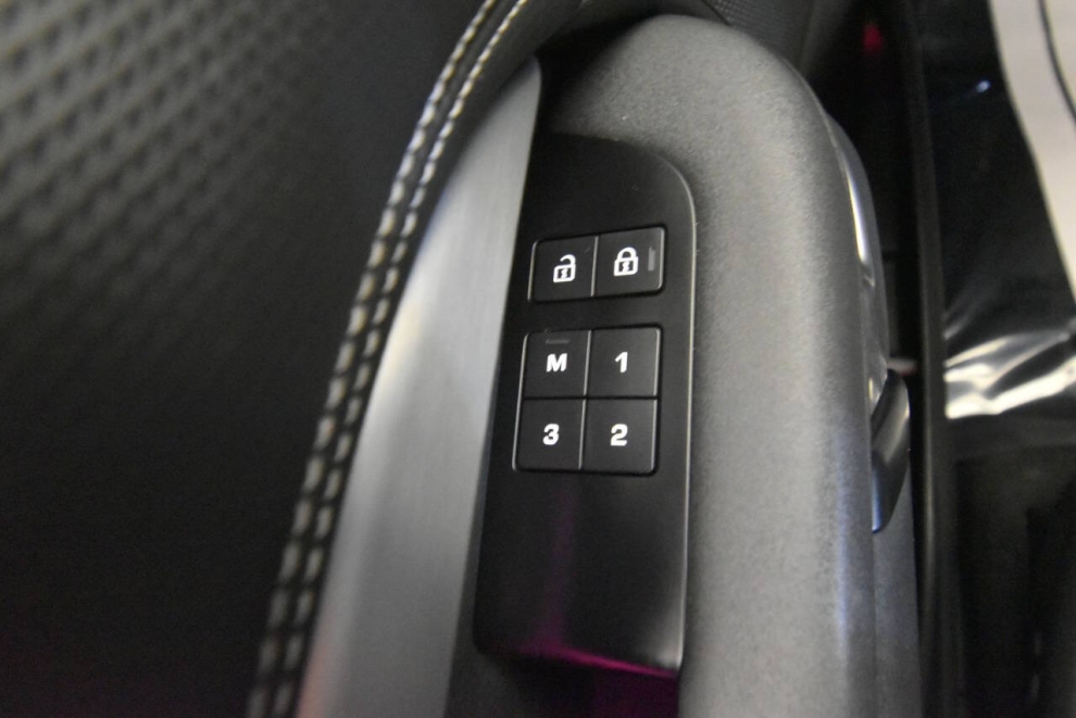 2022 Land Rover Discovery P360 HSE R Dynamic AWD 4dr SUV, Silver, Mileage: 71,428 - photo 37