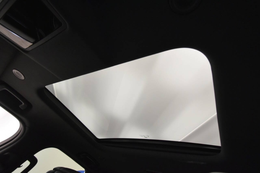 2022 Land Rover Discovery P360 HSE R Dynamic AWD 4dr SUV, Silver, Mileage: 71,428 - photo 45