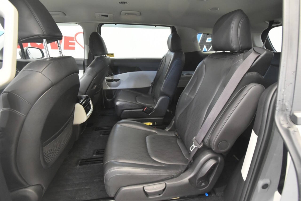 2024 Kia Carnival EX 4dr Mini Van, Silver, Mileage: 85,951 - photo 13