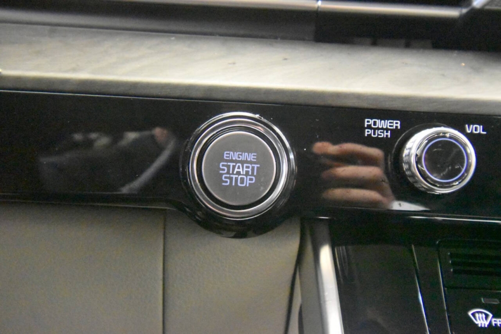 2024 Kia Carnival EX 4dr Mini Van, Silver, Mileage: 85,951 - photo 21