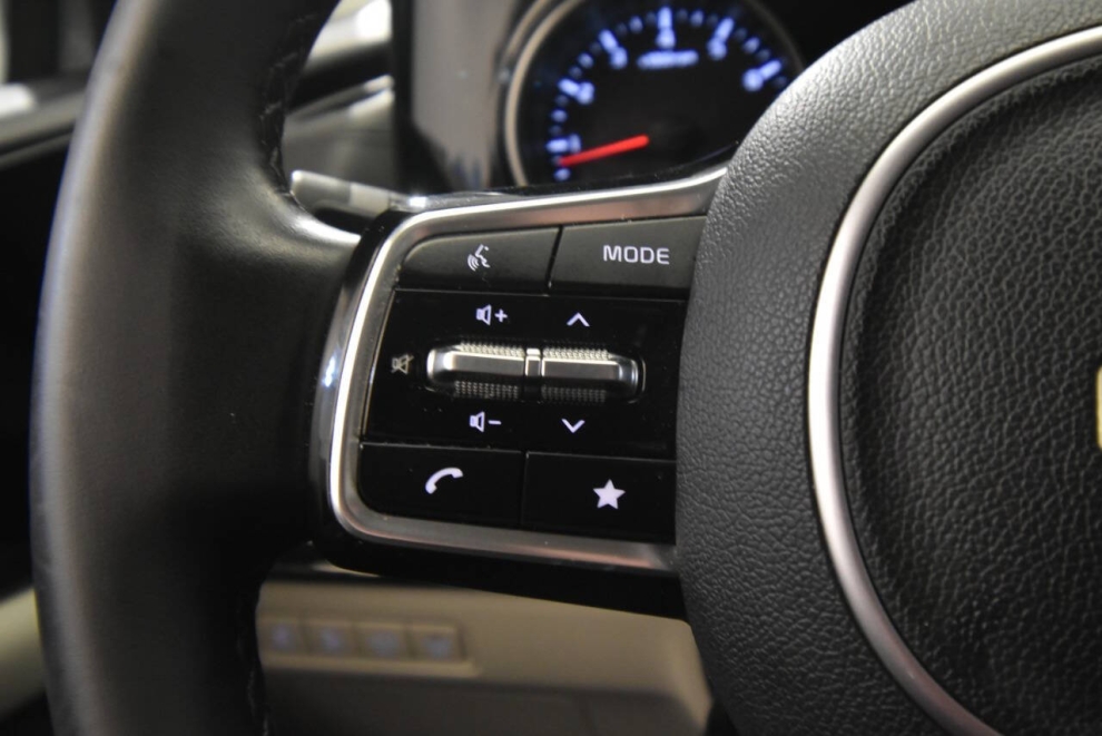 2024 Kia Carnival EX 4dr Mini Van, Silver, Mileage: 85,951 - photo 26