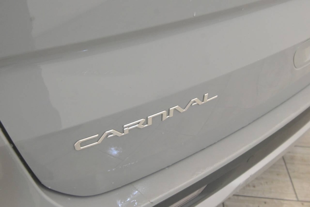 2024 Kia Carnival EX 4dr Mini Van, Silver, Mileage: 85,951 - photo 31