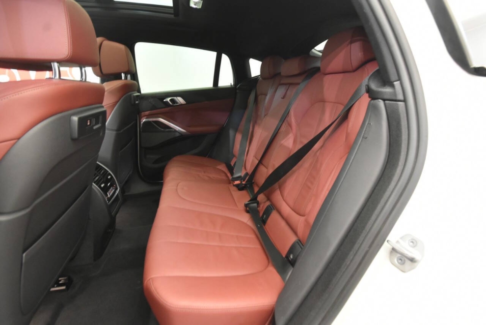 2021 BMW X6 M50i AWD 4dr Sports Activity Coupe, Blanco, Mileage: 29,984 - photo 13