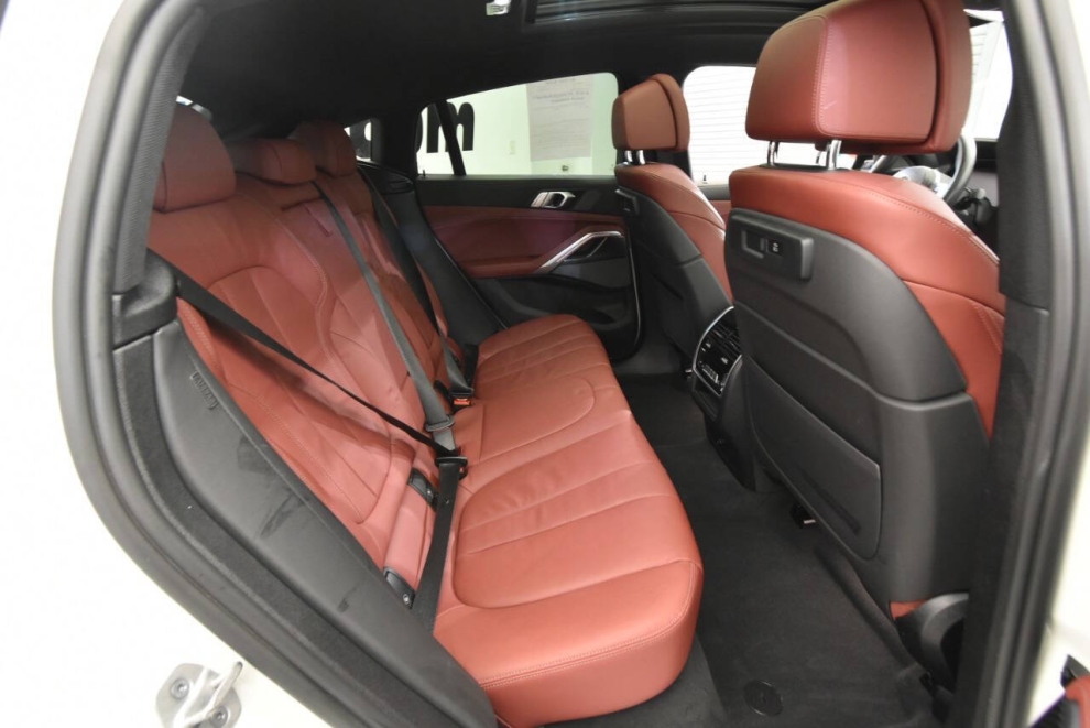 2021 BMW X6 M50i AWD 4dr Sports Activity Coupe, Blanco, Mileage: 29,984 - photo 15