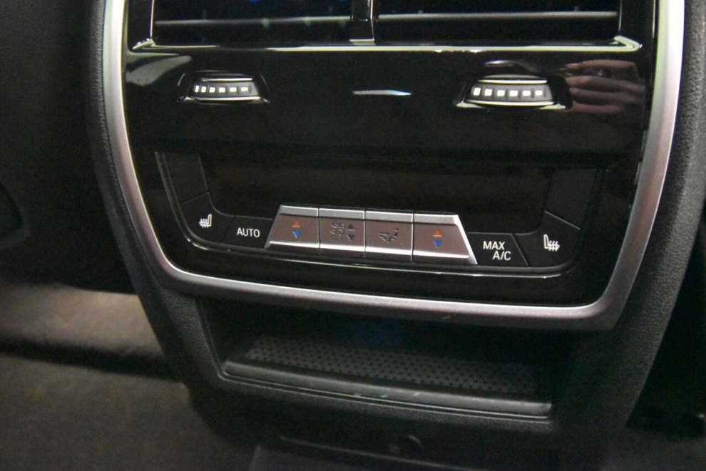 2021 BMW X6 M50i AWD 4dr Sports Activity Coupe, Blanco, Mileage: 29,984 - photo 17