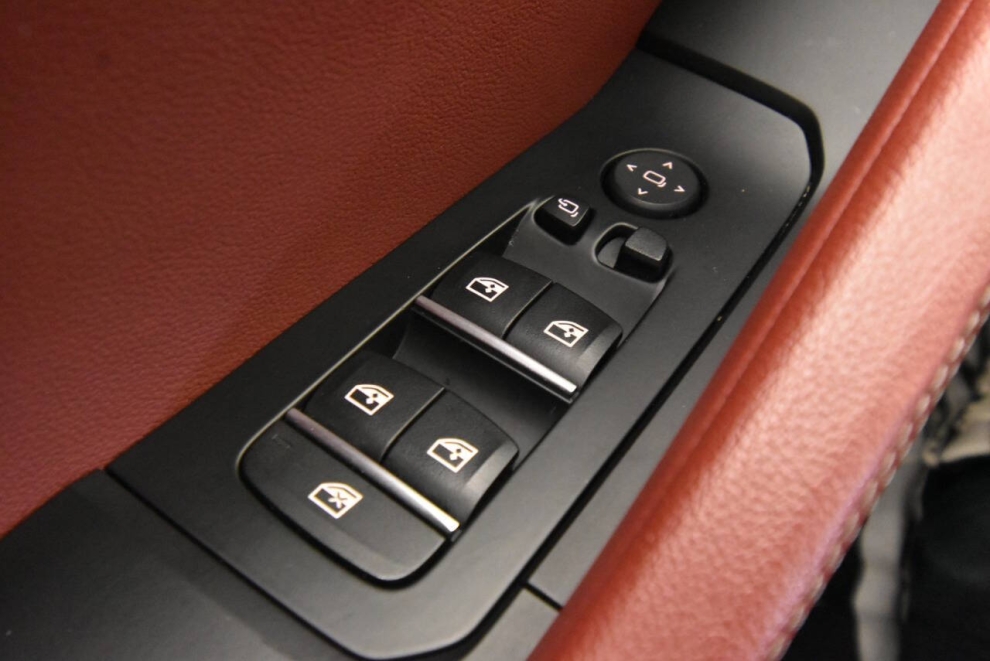 2021 BMW X6 M50i AWD 4dr Sports Activity Coupe, Blanco, Mileage: 29,984 - photo 31