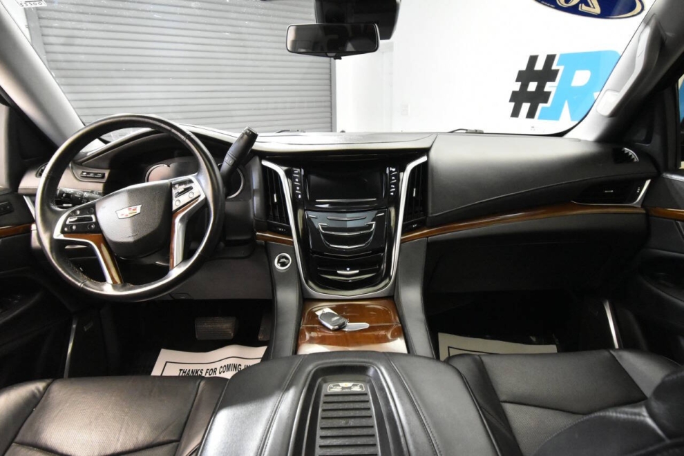 2020 Cadillac Escalade Premium Luxury 4x4 4dr SUV, Black, Mileage: 48,089 - photo 19