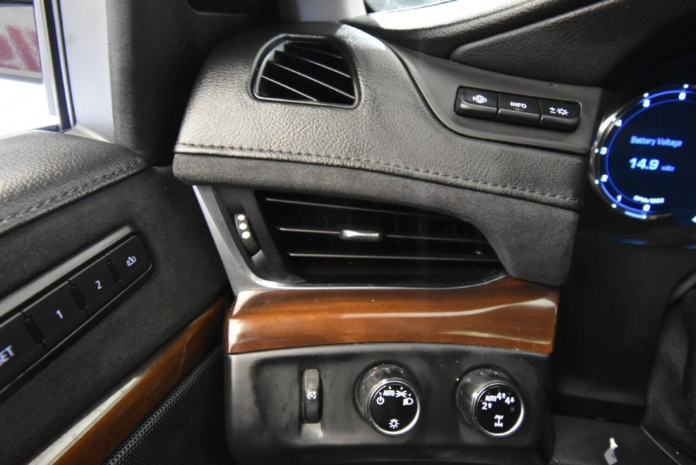 2020 Cadillac Escalade Premium Luxury 4x4 4dr SUV, Black, Mileage: 48,089 - photo 32