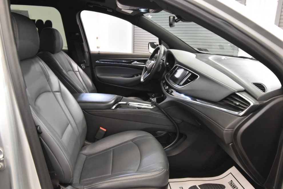 2022 Buick Enclave Essence 4x4 4dr Crossover, Silver, Mileage: 41,133 - photo 18