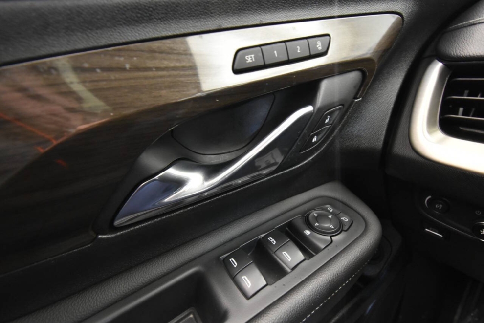2020 GMC Terrain Denali 4x4 4dr SUV, Gray, Mileage: 49,780 - photo 31
