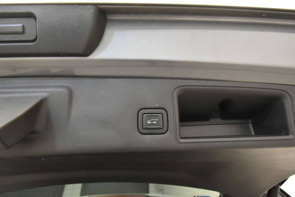 2020 GMC Terrain Denali 4x4 4dr SUV, Gray, Mileage: 49,780 - photo 36