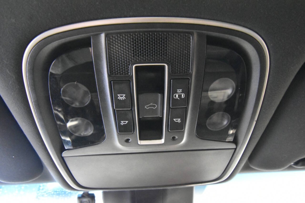 2019 Kia Sorento SX Limited V6 4dr SUV, Black, Mileage: 93,468 - photo 31