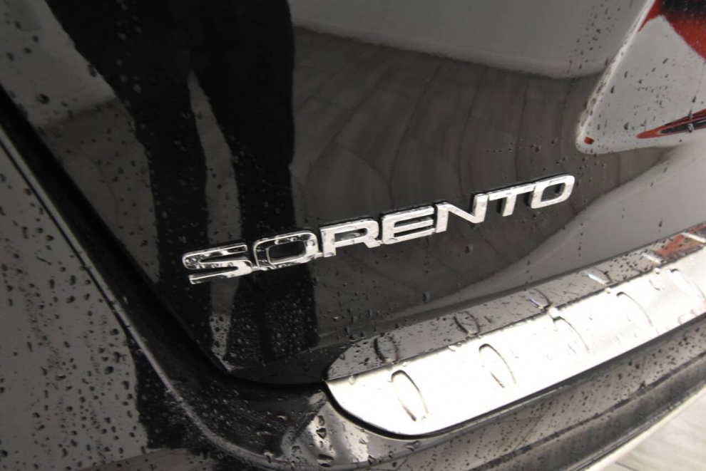 2019 Kia Sorento SX Limited V6 4dr SUV, Black, Mileage: 93,468 - photo 32