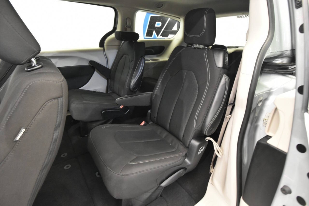 2023 Chrysler Voyager LX 4dr Mini Van, Silver, Mileage: 96,090 - photo 12