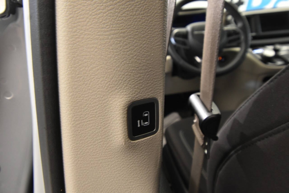 2023 Chrysler Voyager LX 4dr Mini Van, Silver, Mileage: 96,090 - photo 14