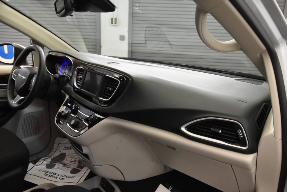 2023 Chrysler Voyager LX 4dr Mini Van, Silver, Mileage: 96,090 - photo 15