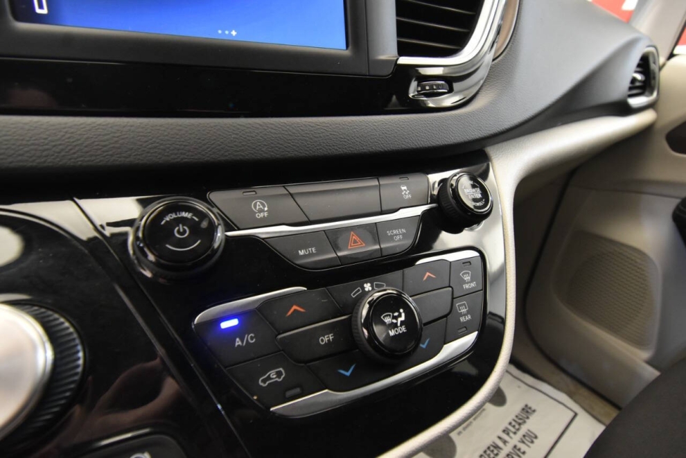 2023 Chrysler Voyager LX 4dr Mini Van, Silver, Mileage: 96,090 - photo 22