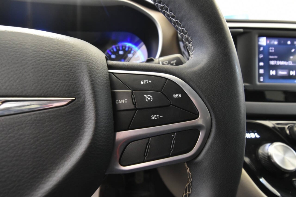 2023 Chrysler Voyager LX 4dr Mini Van, Silver, Mileage: 96,090 - photo 29