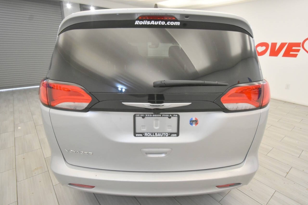 2023 Chrysler Voyager LX 4dr Mini Van, Silver, Mileage: 96,090 - photo 3