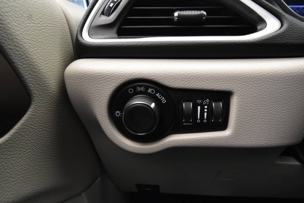 2023 Chrysler Voyager LX 4dr Mini Van, Silver, Mileage: 96,090 - photo 31