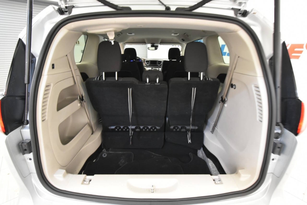 2023 Chrysler Voyager LX 4dr Mini Van, Silver, Mileage: 96,090 - photo 34