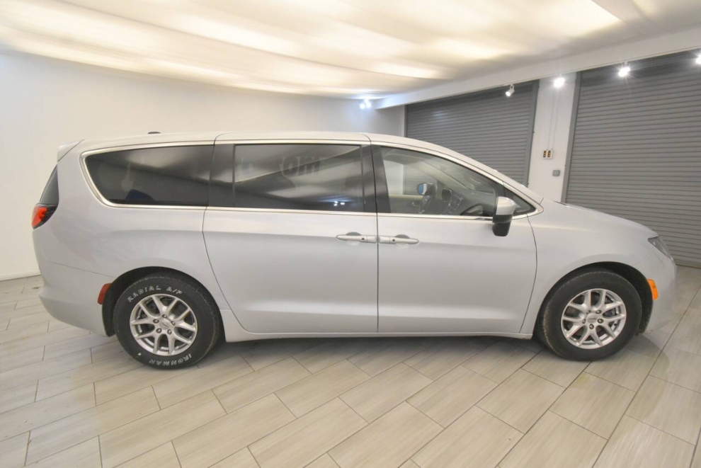 2023 Chrysler Voyager LX 4dr Mini Van, Silver, Mileage: 96,090 - photo 5