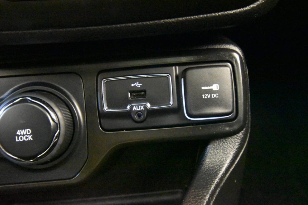 2020 Jeep Renegade High Altitude 4x4 4dr SUV, Red, Mileage: 91,817 - photo 29