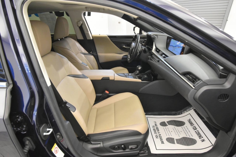 2019 Lexus ES 300h Base 4dr Sedan, Blue, Mileage: 77,598 - photo 19