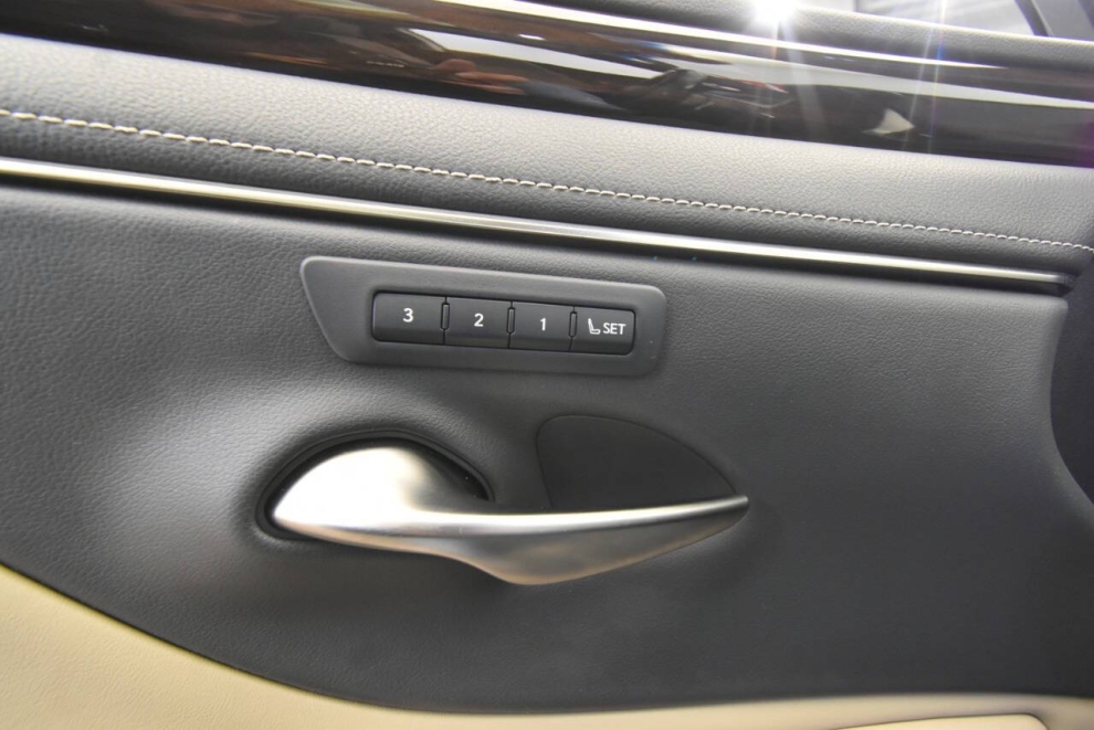 2019 Lexus ES 300h Base 4dr Sedan, Blue, Mileage: 77,598 - photo 40