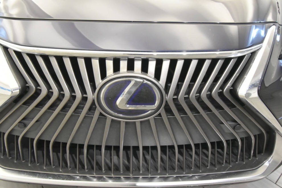 2019 Lexus ES 300h Base 4dr Sedan, Blue, Mileage: 77,598 - photo 8