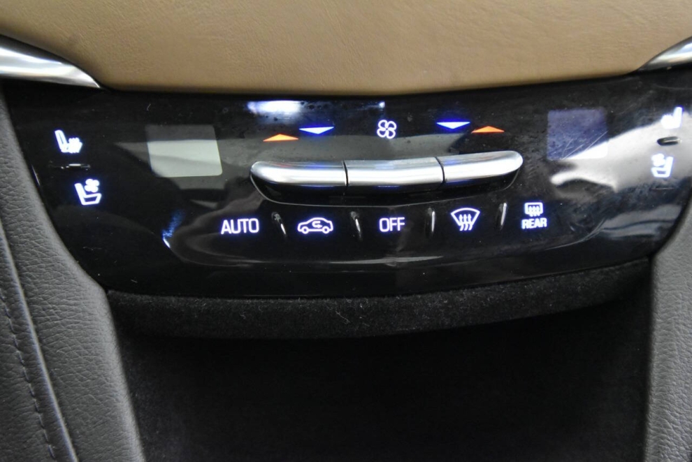 2017 Cadillac XT5 Platinum 4x4 4dr SUV, Charcoal, Mileage: 49,692 - photo 21