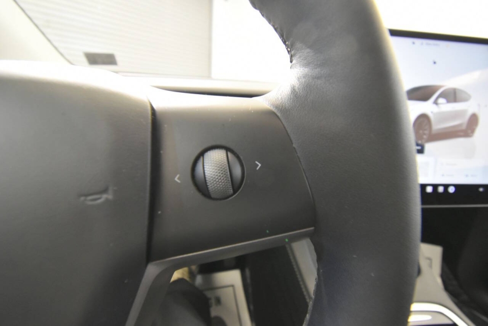 2023 Tesla Model Y Long Range AWD 4dr Crossover, White, Mileage: 76,427 - photo 33