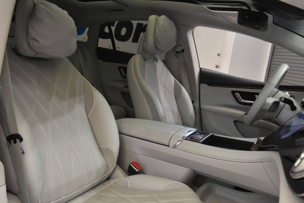 2022 Mercedes-Benz EQS EQS 580 4MATIC AWD 4dr Sedan, Silver, Mileage: 72,700 - photo 18