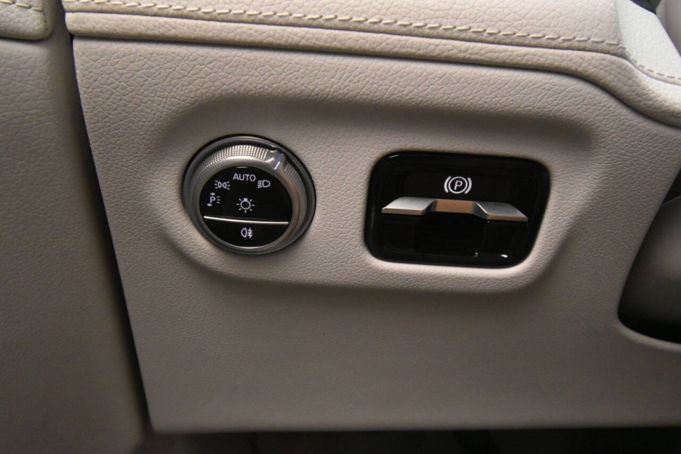 2022 Mercedes-Benz EQS EQS 580 4MATIC AWD 4dr Sedan, Silver, Mileage: 72,700 - photo 34