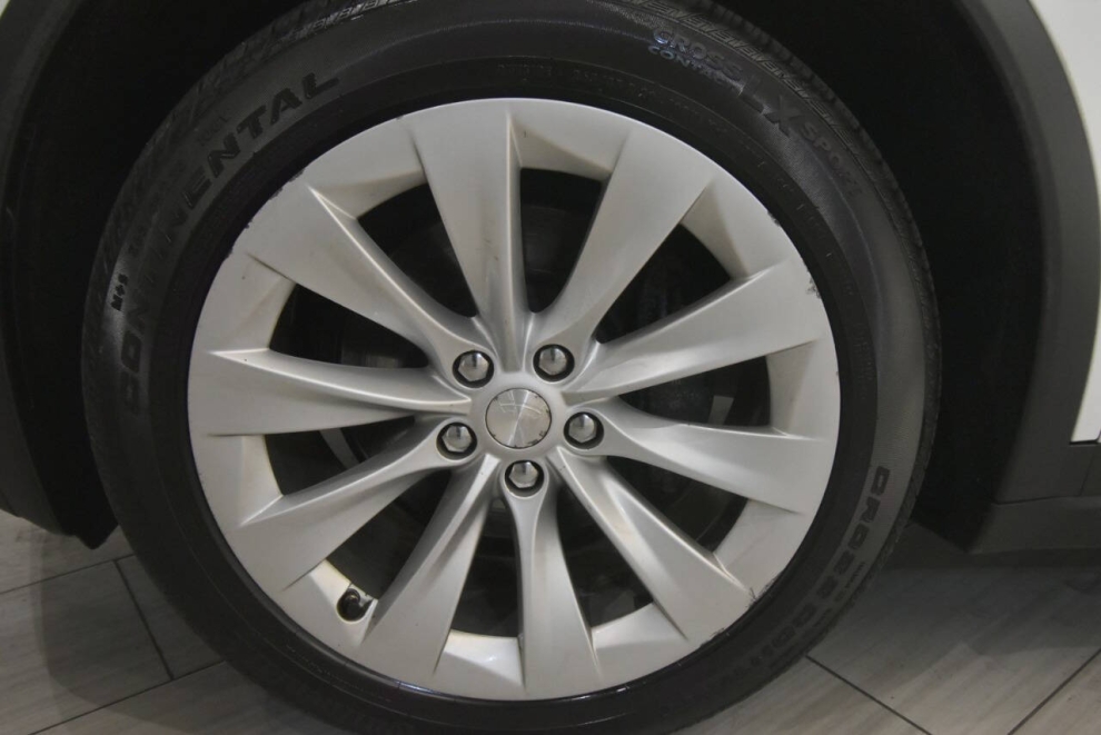 2020 Tesla Model X Long Range AWD 4dr SUV, White, Mileage: 125,565 - photo 10