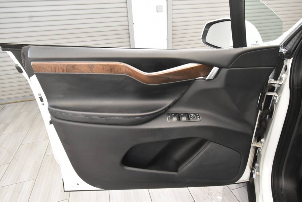 2020 Tesla Model X Long Range AWD 4dr SUV, White, Mileage: 125,565 - photo 15