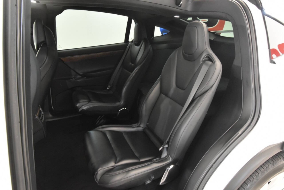 2020 Tesla Model X Long Range AWD 4dr SUV, White, Mileage: 125,565 - photo 17